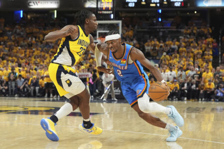 Shai Gilgeous-Alexander attacca Aaron Nesmith in gara-4